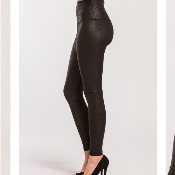 Snakeskin Embossed Leggings - Picture 7 of 7
